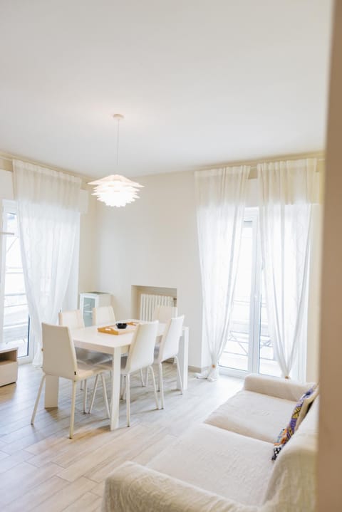 Ampio appartamento in centro Pescaramare Apartment in Pescara