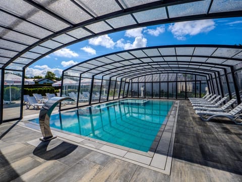 Pool view, Swimming pool, sunbed