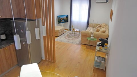 Kitchen or kitchenette, Living room