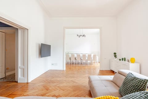 TV and multimedia, Seating area
