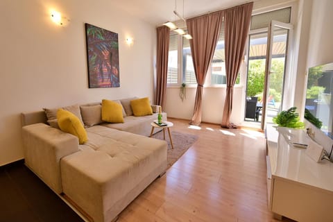 Balcony/Terrace, Living room