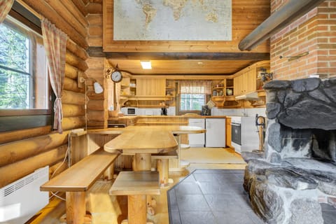 Laavu 15 Original Log Cabin with Sauna Cabin in Rovaniemi