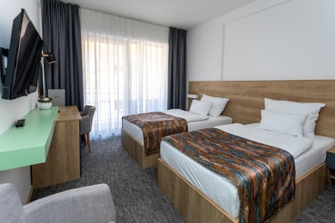 Bed, TV and multimedia, Bedroom