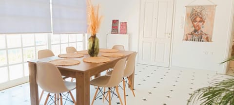 Living room, Decorative detail, Seating area, Dining area