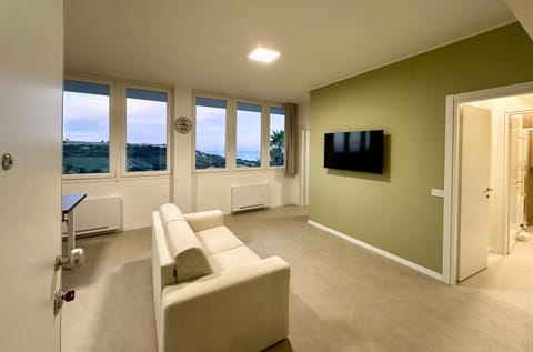Communal lounge/ TV room, TV and multimedia, Living room, Evening entertainment