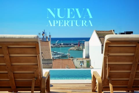 View (from property/room), Balcony/Terrace, Sea view, Swimming pool, sunbed