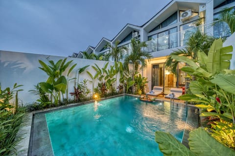 Property building, Swimming pool