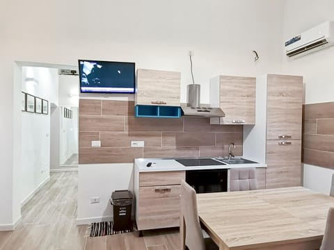 TV and multimedia, Kitchen or kitchenette, Dining area, oven, stove, air conditioner