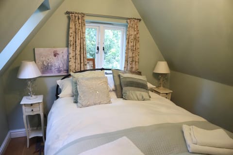 Bed, Photo of the whole room