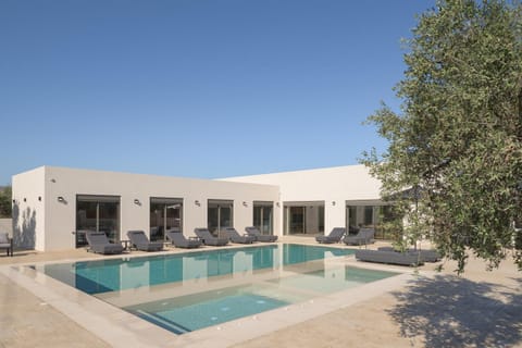 Day, Pool view, Swimming pool, sunbed