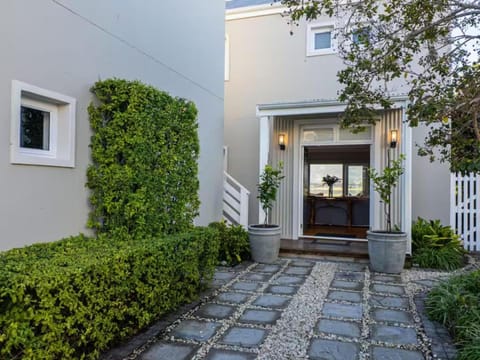 Facade/entrance, Garden