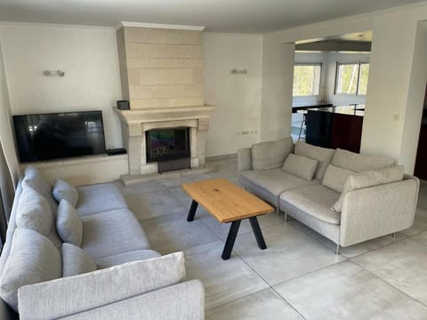 Grande villa avec piscine chauffée et Jacuzzi Villa in Normandy