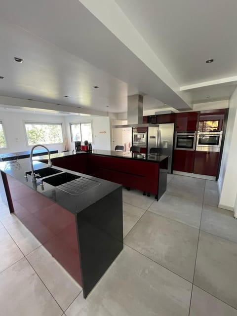 Grande villa avec piscine chauffée et Jacuzzi Villa in Normandy