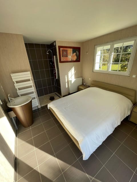 Grande villa avec piscine chauffée et Jacuzzi Villa in Normandy