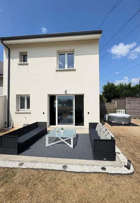 Patio, Balcony/Terrace, sunbed