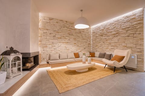 Seating area, fireplace