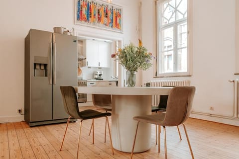 Ruim en charmant verblijf in hartje Ieper Apartment in Ypres