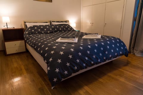 Bed, Bedroom, towels, wardrobe
