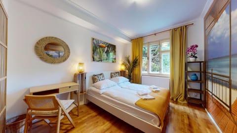 Photo of the whole room, Bedroom