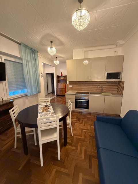 TV and multimedia, Kitchen or kitchenette, Living room, Dining area