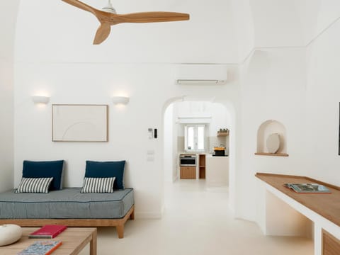 Living room, Seating area, air conditioner