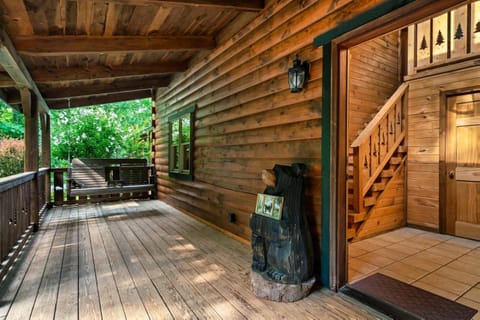 Eagles Perch Pool Cabin Cabin in Sevier County