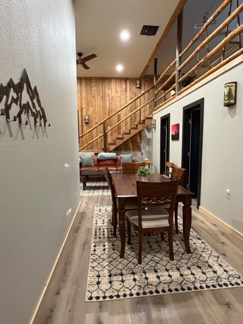 20 min from Butte, minutes from The Big Hole River Apartment in Divide