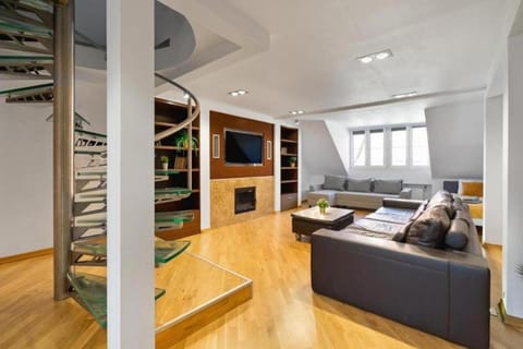 TV and multimedia, Living room, Seating area, wardrobe