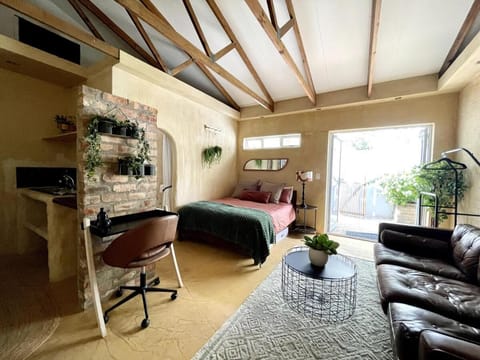 Bohemian Private Flat, Aircon, Secure Parking Apartment in Stellenbosch