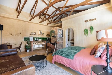 Bohemian Private Flat, Aircon, Secure Parking Apartment in Stellenbosch