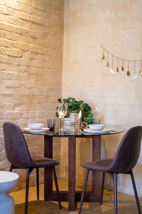 Bohemian Private Flat, Aircon, Secure Parking Apartment in Stellenbosch