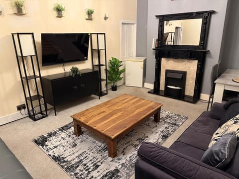 Oswaldtwistle Spacious 3 Bedroom Two Bath House in Rossendale