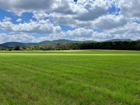 Private cabin on 100 scenic acres with balcony views Cabin in Pipe Creek
