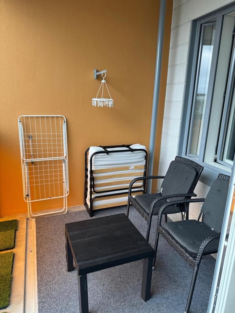 Aurinkolahti ModernLux Apartment Sleeps 3 Heated EV Parking Balcony Apartment in Helsinki