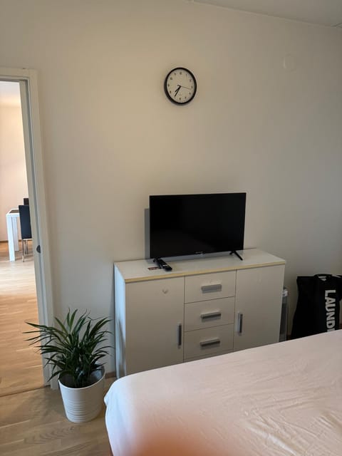 Aurinkolahti ModernLux Apartment Sleeps 3 Heated EV Parking Balcony Apartment in Helsinki