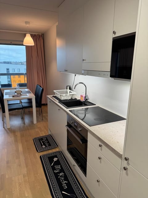 Aurinkolahti ModernLux Apartment Sleeps 3 Heated EV Parking Balcony Apartment in Helsinki