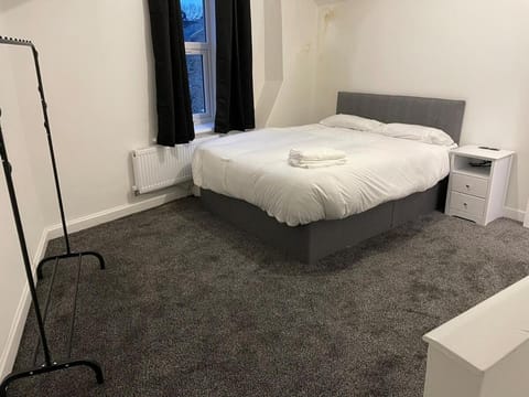 Modern Five Bed Long Stays and Contractors Welcome House in Burnley