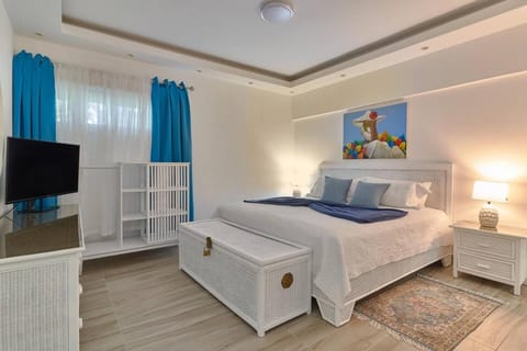 Communal lounge/ TV room, Bed, TV and multimedia, Photo of the whole room, Evening entertainment, Bedroom