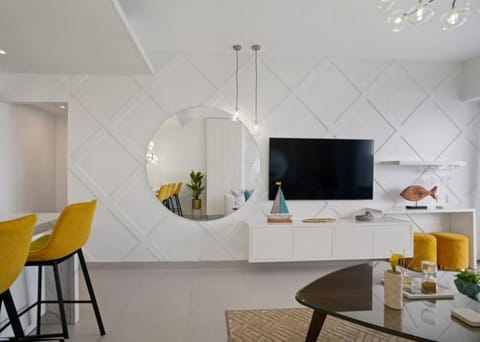 TV and multimedia, Kitchen or kitchenette, Living room, Food and drinks, Seating area, Dining area, Food, Drinks