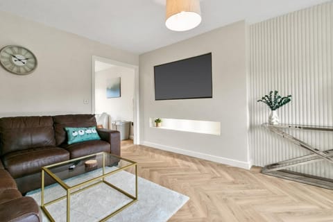 Entire Home in Renfrewshire House in Paisley