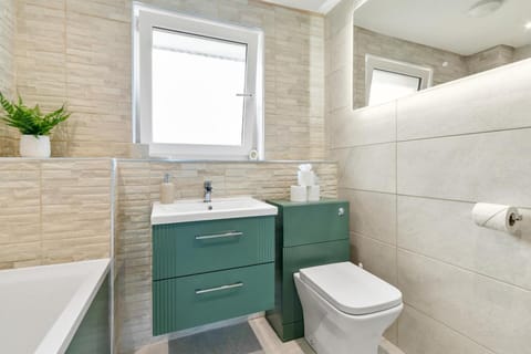 Entire Home in Renfrewshire House in Paisley