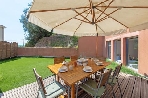 Patio, Day, Garden, Balcony/Terrace, Dining area, Garden view