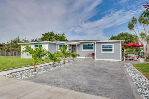 Walk to 2026 FIFA World Cup! Home with Spacious Yard House in Miami Gardens