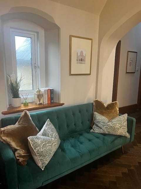 Lake House Huddersfield House in Huddersfield