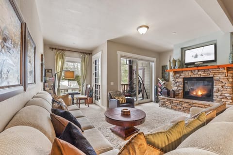 Spacious Elegance-Kirkwood-Timber Ridge 3 Bedroom residence House in Kirkwood