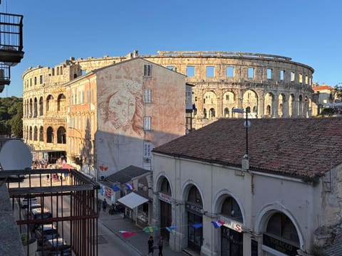 Nearby landmark, Day, Landmark view