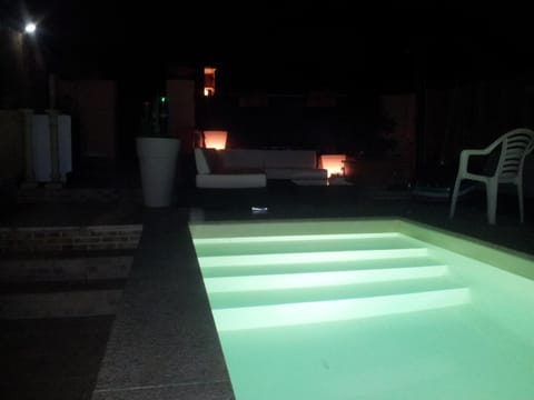 Decorative detail, Pool view