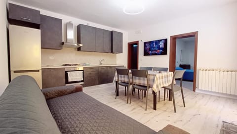 TV and multimedia, Kitchen or kitchenette, Living room, Seating area, Dining area, pet friendly, stove, air conditioner