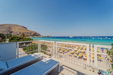 Nearby landmark, Natural landscape, View (from property/room), Balcony/Terrace, Beach, Mountain view, Sea view, sunbed