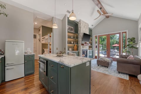 Elledot Cottage Bed and Breakfast in Summerville